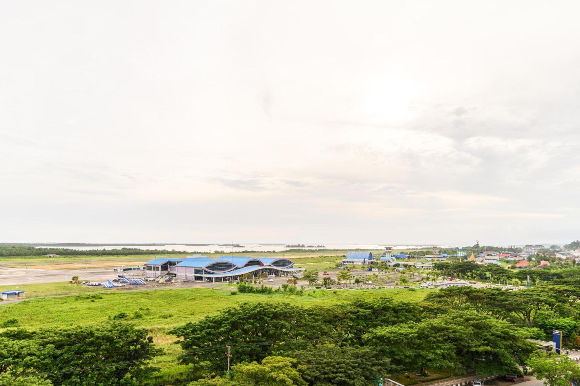 Aston Sorong Hotel & Conference Center Exterior photo